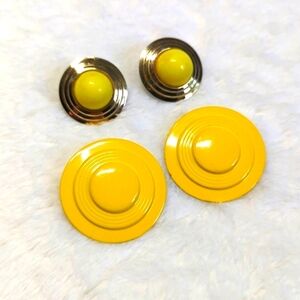 Vintage 70's Yellow Enamel and Goldtone Clip Earrings - Qty 2 pairs